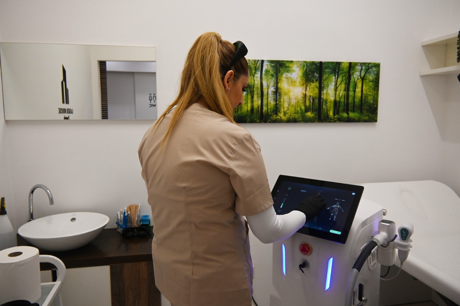 Read more about the article Lasersko odstranjevanje dlak Forum